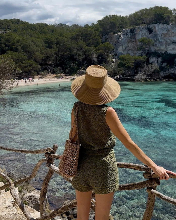 Thời điểm du lịch bãi biển Cala Macarella Tây Ban Nha lý tưởng là mùa hè