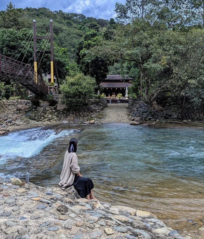 Chùa đẹp ở Bảo Lộc Lâm Đồng bên dòng suối tươi mát