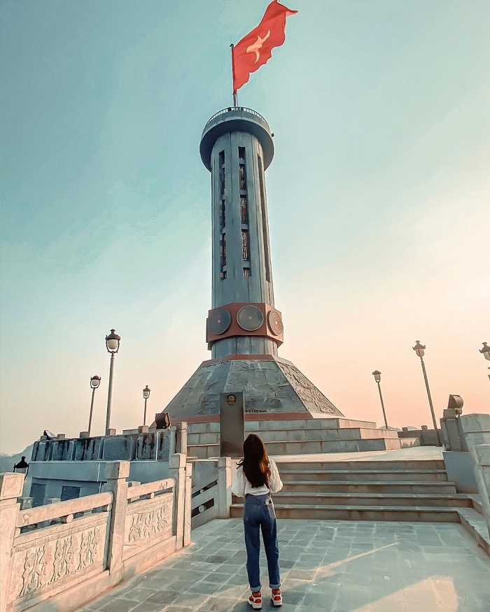 Cột cờ Lũng Cú