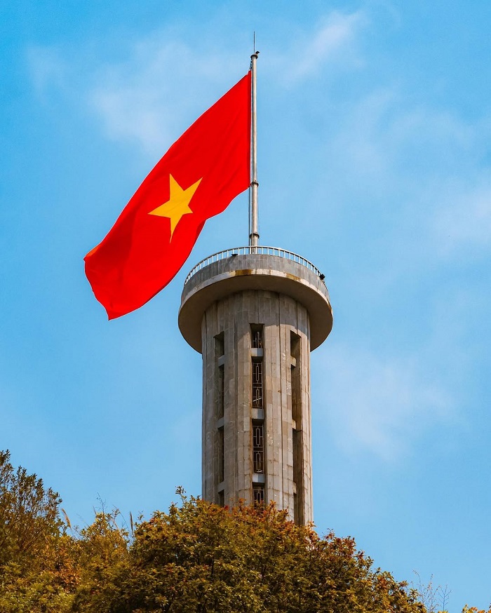 Cột cờ Lũng Cú Hà Giang với lá cờ 54 m2 