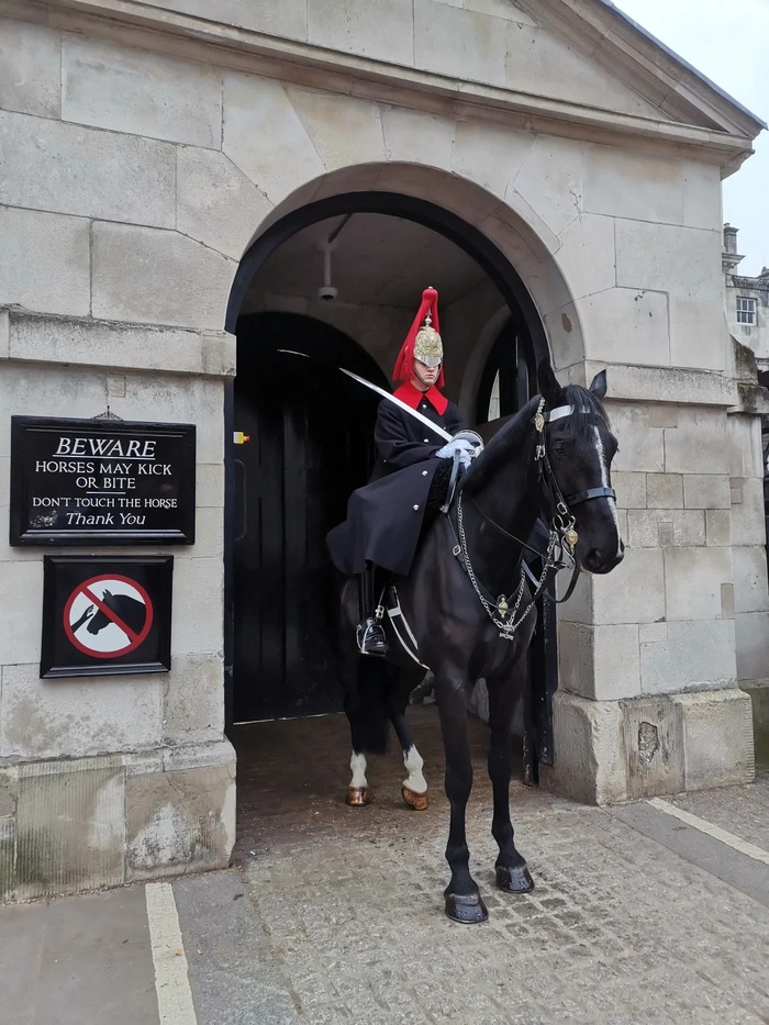 Những điều du khách cần lưu ý khi ghé thăm cung điện Buckingham Anh