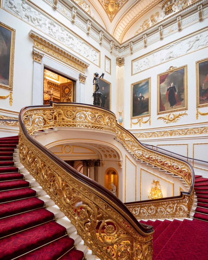 Bên trong cung điện Buckingham Anh
