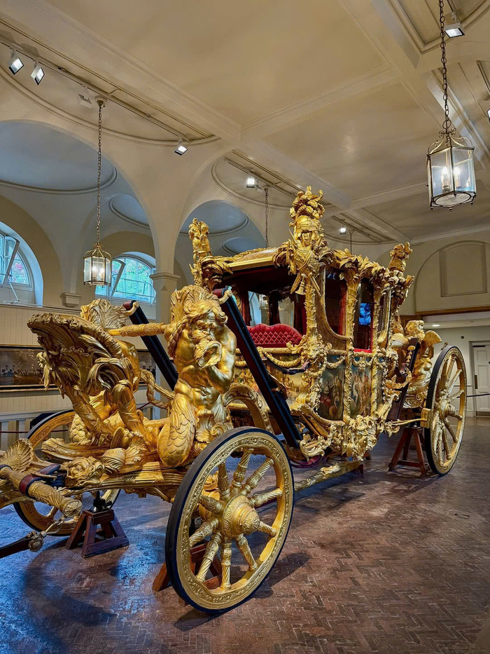 Bên trong cung điện Buckingham Anh