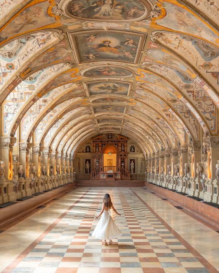 Câu chuyện lịch sử của cung điện Residenz Đức