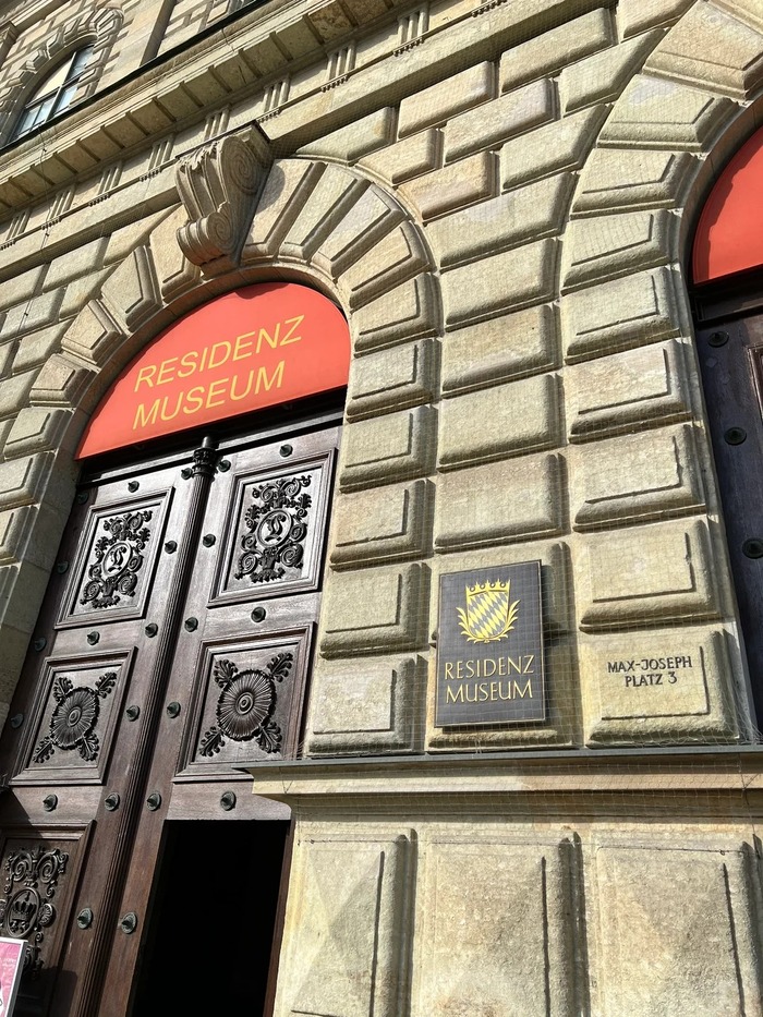 Tham quan các khu trưng bày nổi tiếng ở cung điện Residenz Đức