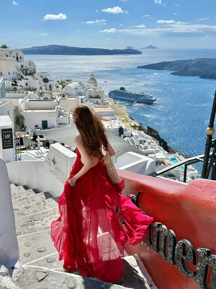 Các điểm du lịch mùa hè nổi tiếng ở châu Âu - Santorini