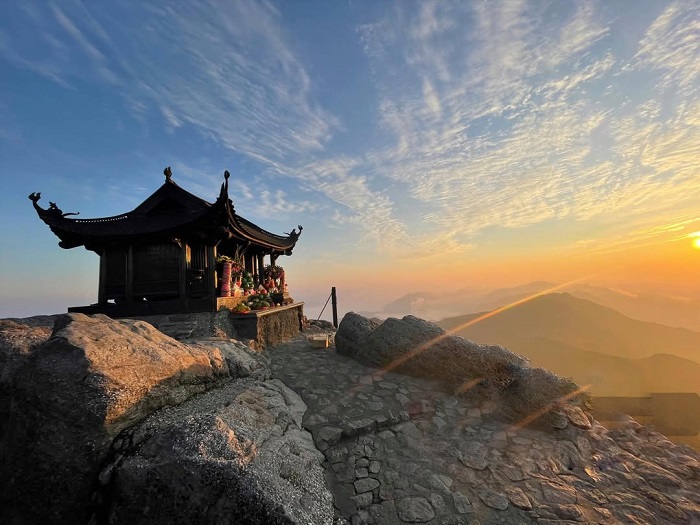 Quần thể du lịch tâm linh Yên Tử là điểm du lịch tâm linh nổi tiếng miền Bắc nổi tiếng