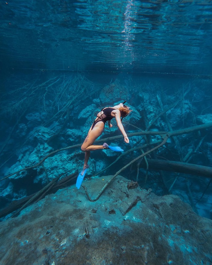 Hồ Paisupok Indonesia là nơi mà bạn có thể lặn dưới đáy hồ để ngắm cảnh