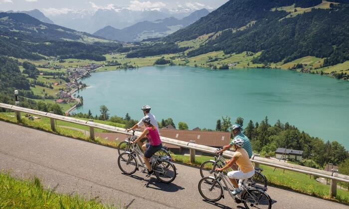 Phương tiện di chuyển đến hồ Zurich Thụy Sĩ là xe đạp