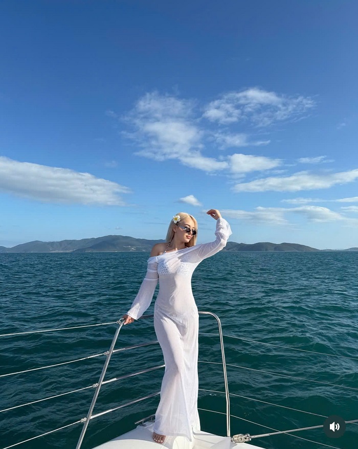 Hòn Tre Nha Trang gây ấn tượng với nước biển xanh biếc