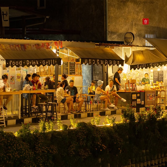 Làng cổ Khlong Mae Kha Thái Lan lung linh về đêm 