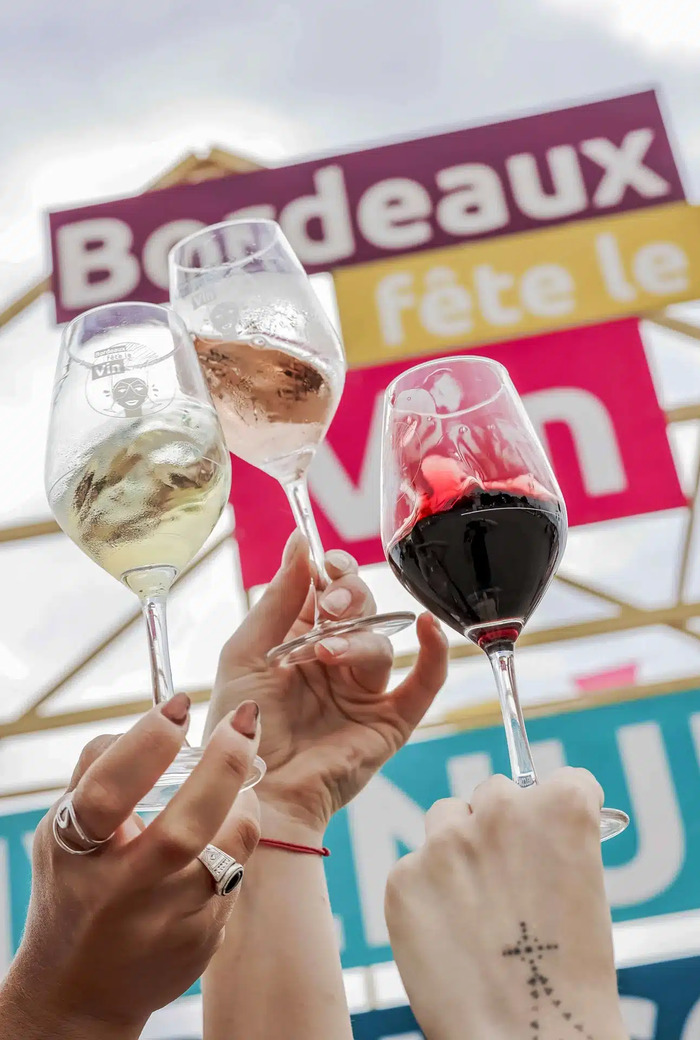 Các lễ hội mùa hè ở châu Âu - Lễ hội rượu vang Bordeaux – Pháp