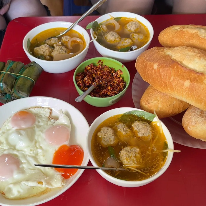 Quán bánh mì xíu mại ngon ở Đà Lạt nhìn thôi đã thòm thèm