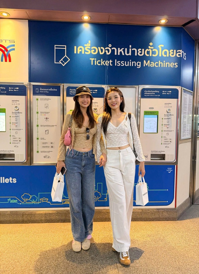 Điểm nổi bật trong phong cách của Kỳ Duyên chính là khả năng phối phụ kiện. Cô thường kết hợp kính râm bản lớn, túi xách hàng hiệu và dép cao gót hoặc sneaker