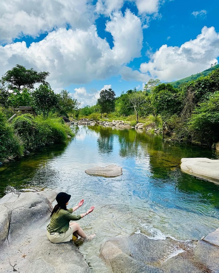 Thác Khe Vằn Quảng Ninh mang vẻ đẹp hoang sơ, trong trẻo