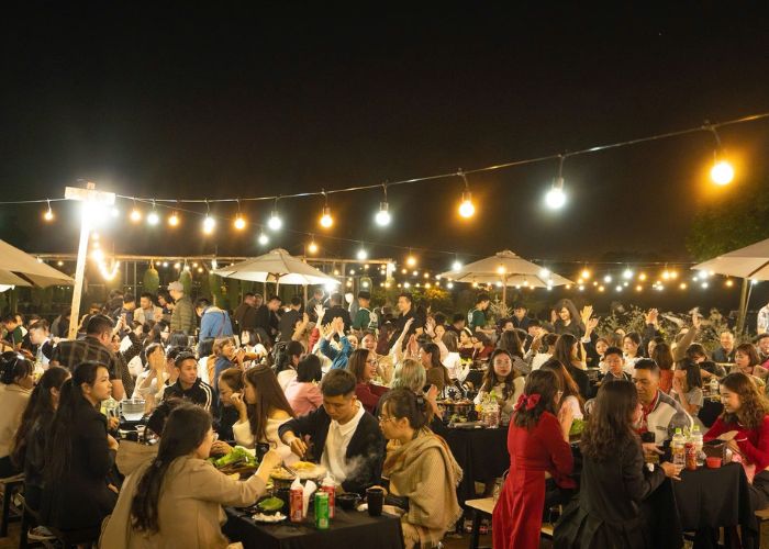 Thảo Nguyên Hoa Long Biên rất phù hợp để tổ chức tiệc ngoài trời