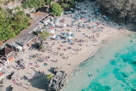 Mê mẩn vẻ đẹp quyến rũ của bãi biển Padang Padang Bali