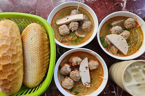 Quán bánh mì xíu mại ngon ở Đà Lạt dân sành sẽ chỉ cho bạn