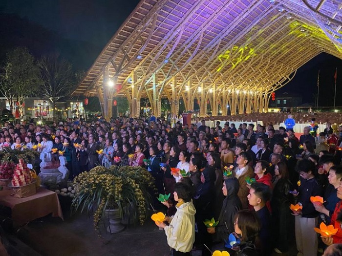 Đêm hội hoa đăng lung linh tại Ngọa Vân