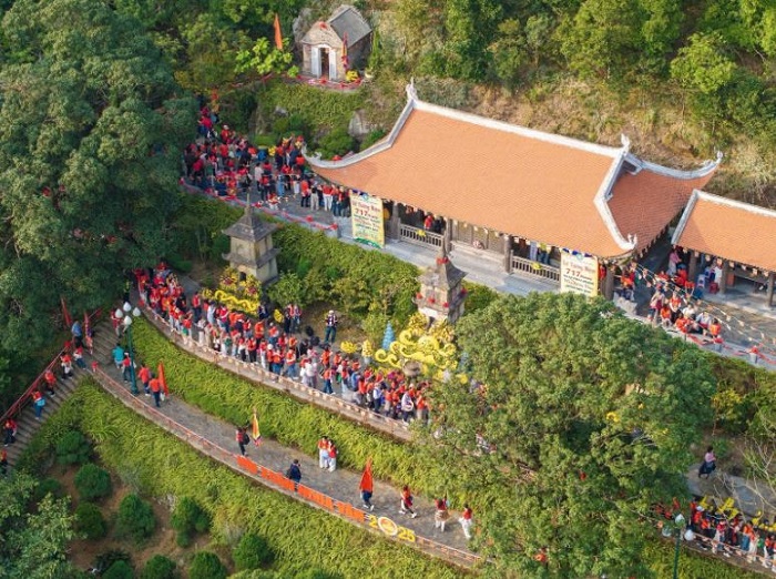 Ngọa Vân là điểm đến lý tưởng cho du khách chiêm bái đầu năm