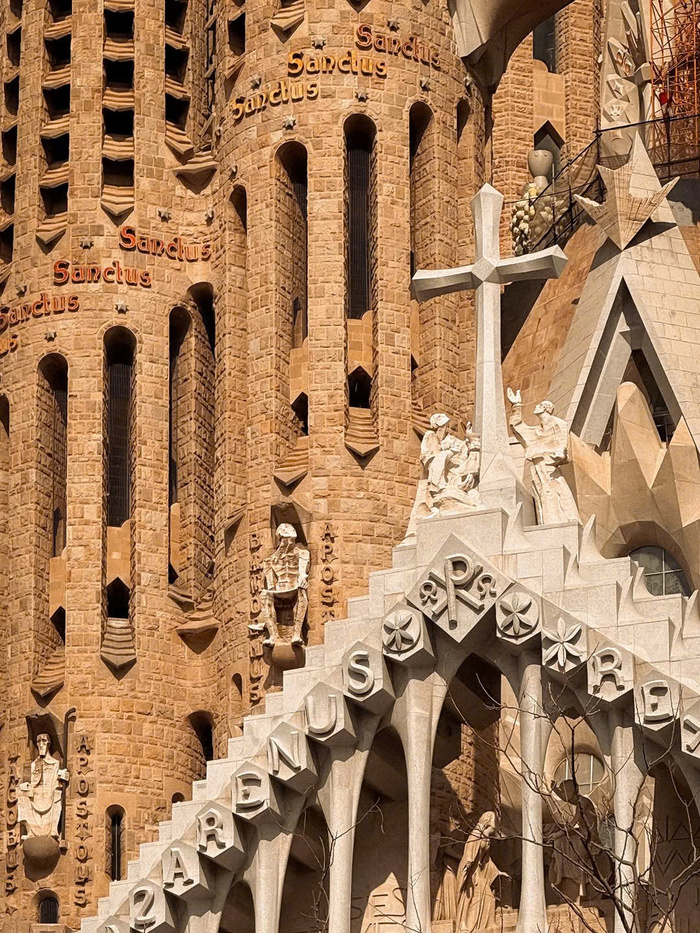 Câu chuyện lịch sử của vương cung thánh đường Sagrada Família Tây Ban Nha