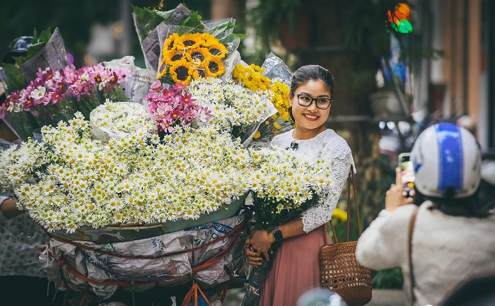 Những con phố ngắn nhất Hà Nội - gánh hàng hoa trên phố Mai Xuân Thưởng