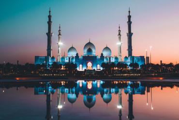 Trầm trồ trước sự tráng lệ của Abu Dhabi - 'hoàng tử' kiêu hãnh của UAE