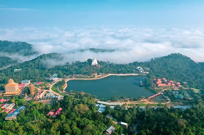 cung đường trekking ở miền Nam - núi Cấm 