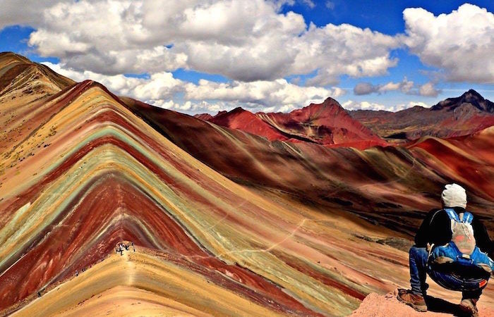 Núi Cầu vồng Montana de Siete Colores ở Peru.