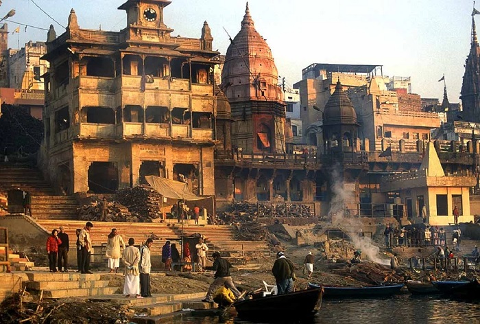 Varanasi là một trong những điểm đến hút khách đối với những người muốn khám phá văn hóa Ấn Độ. Nơi đây là một trong những thành phố có người ở lâu đời nhất trên thế giới