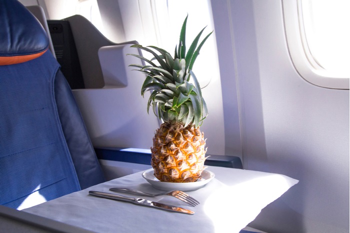 thực phẩm cần tránh ăn trên máy bay