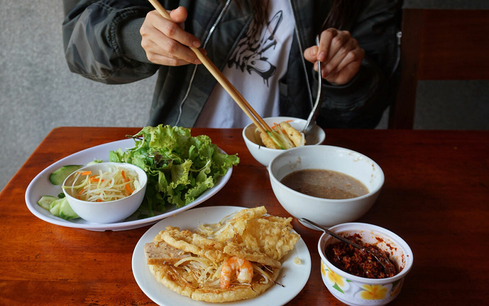 ‘Chén căng bụng’ với những món ăn xứ Huế - Cứ ngửi là mê, cứ ăn là nghiện