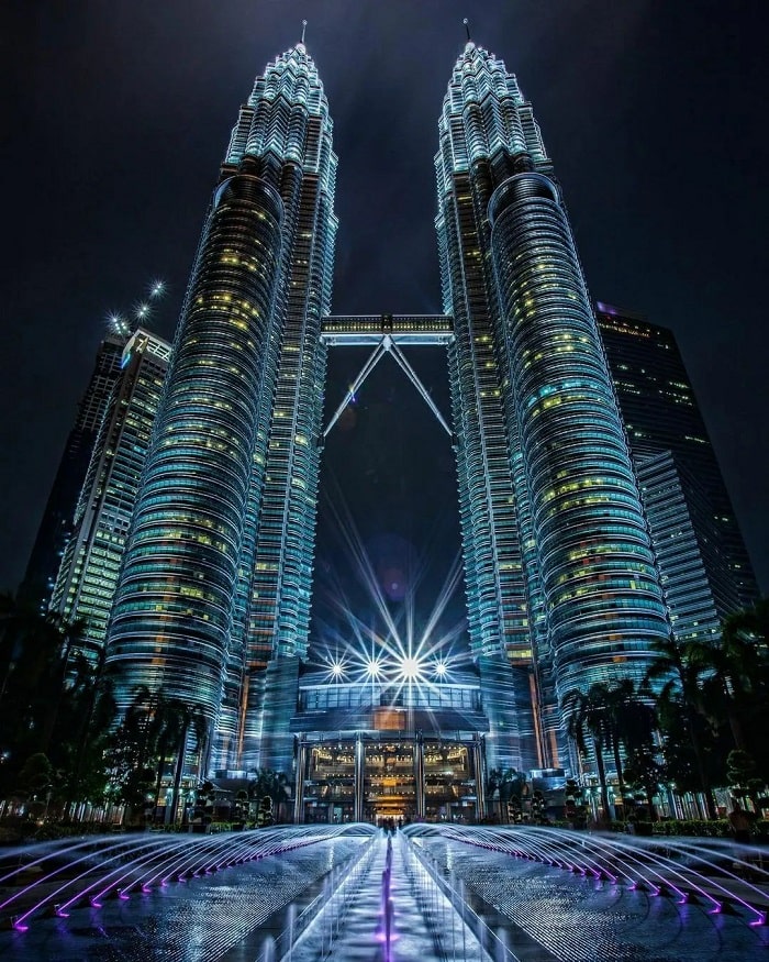 điểm du lịch nổi tiếng ở Malaysia - tháp đôi Petronas