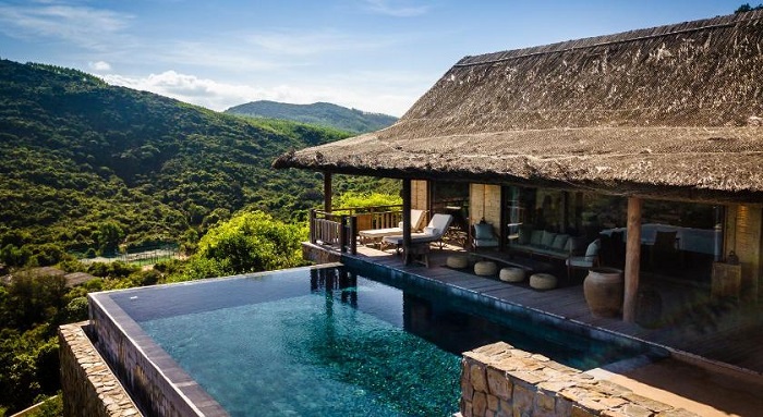 The second place is a brand new luxury resort that is very popular in Phu Yen recently, Zannier Bai San Phu Yen.