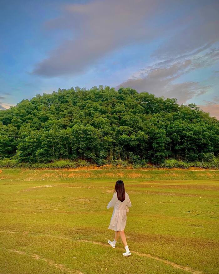 Dã ngoại thảnh thơi vào ngày cuối tuần sôi nổi tại các hồ nước đẹp ở Hà Nội