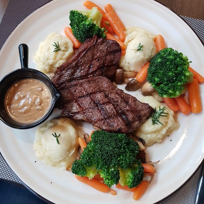 món ăn đường phố ngon ở Brazil - bít tết