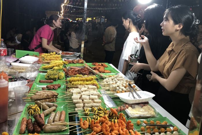 cổng chào phố ẩm thực Nguyễn Du Hà Tĩnh 
