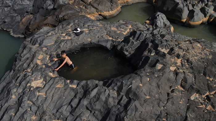 Bãi đá cổ làng Đôn Hyang