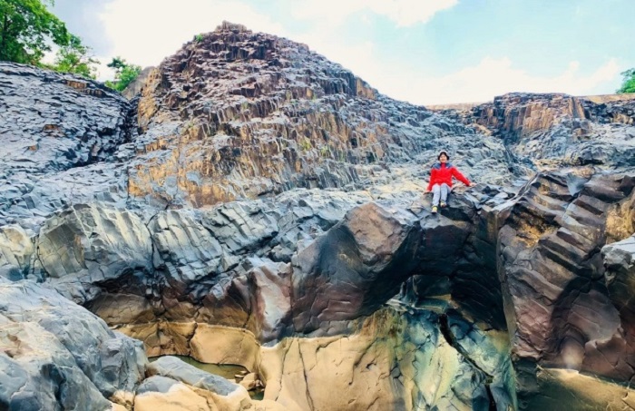 Bãi đá cổ làng Đôn Hyang