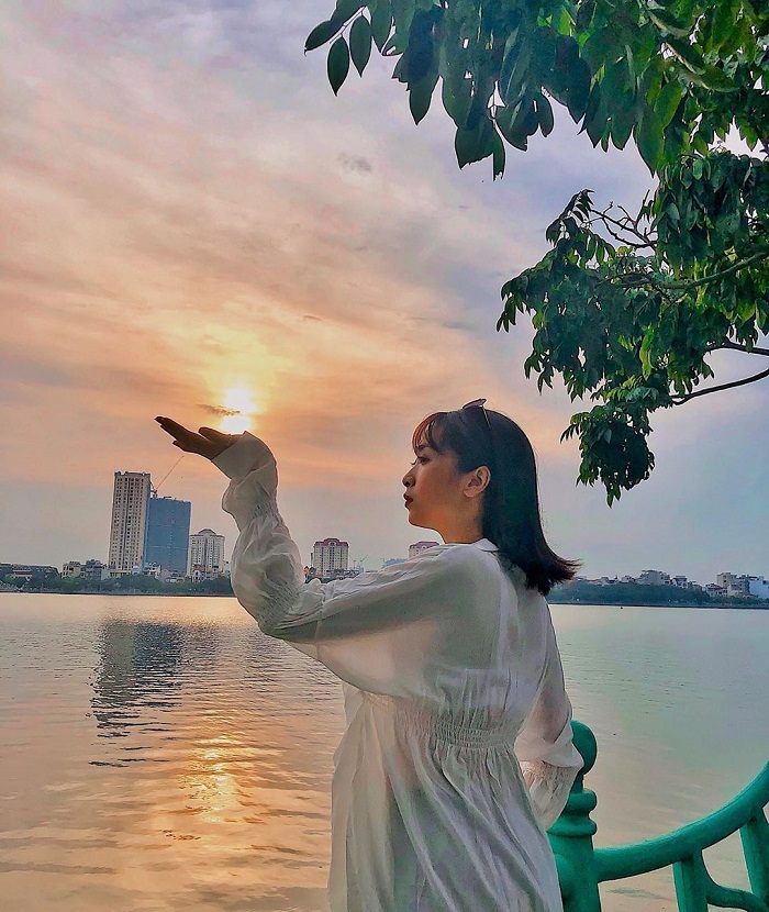 điều nên làm khi đến Hà Nội nhất định phải ngắm hoàng hôn Hồ Tây