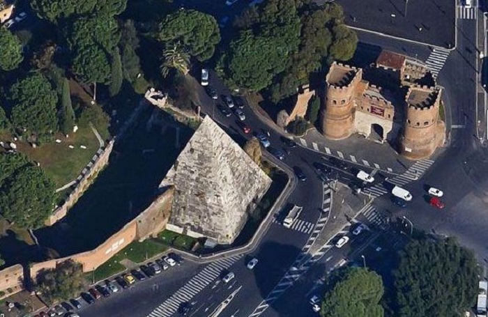 kim tự tháp Cestius ở Rome