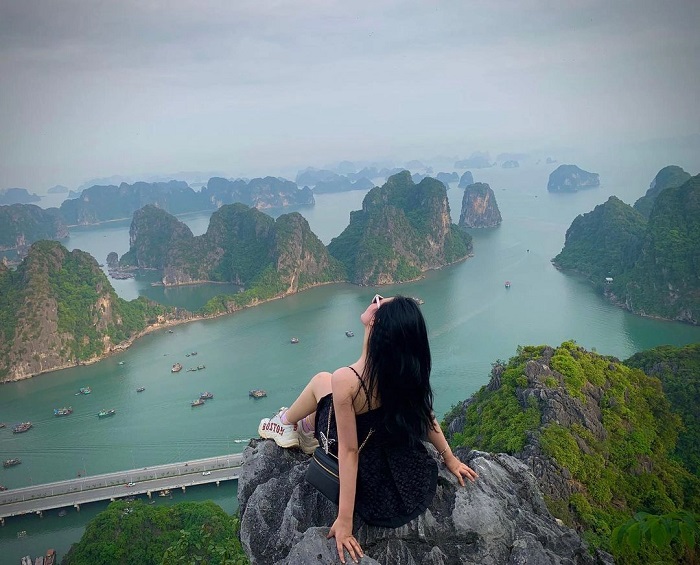 Núi bài thơ quảng ninh 
