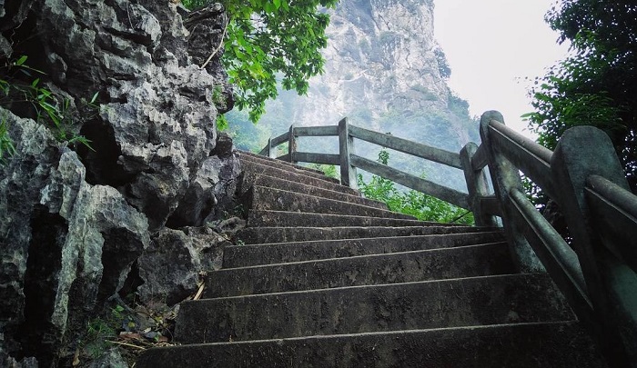 Bậc thang leo núi bài thơ quảng ninh 