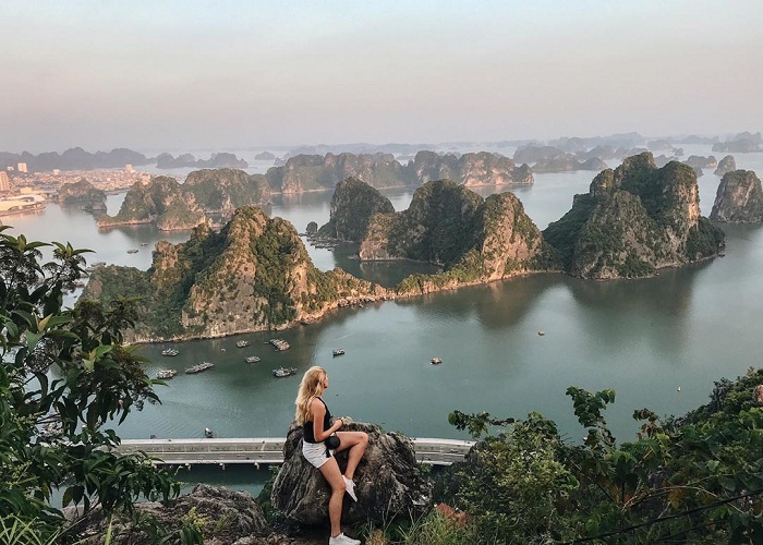 Núi bài thơ quảng ninh 
