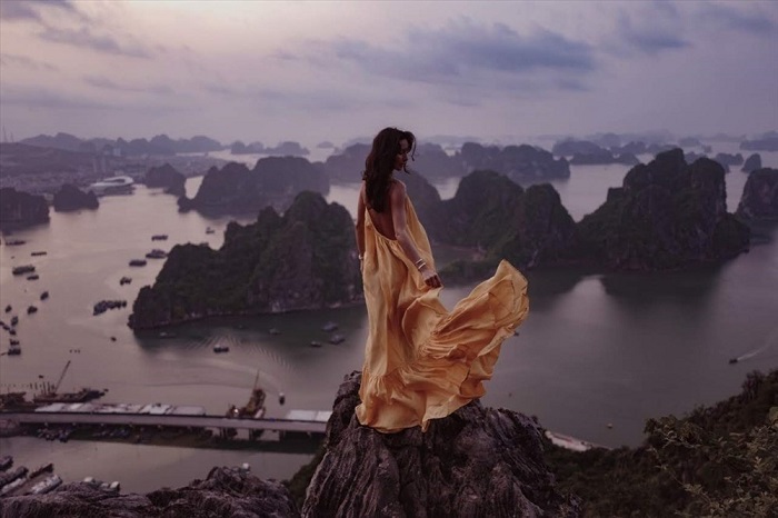 Núi bài thơ quảng ninh 