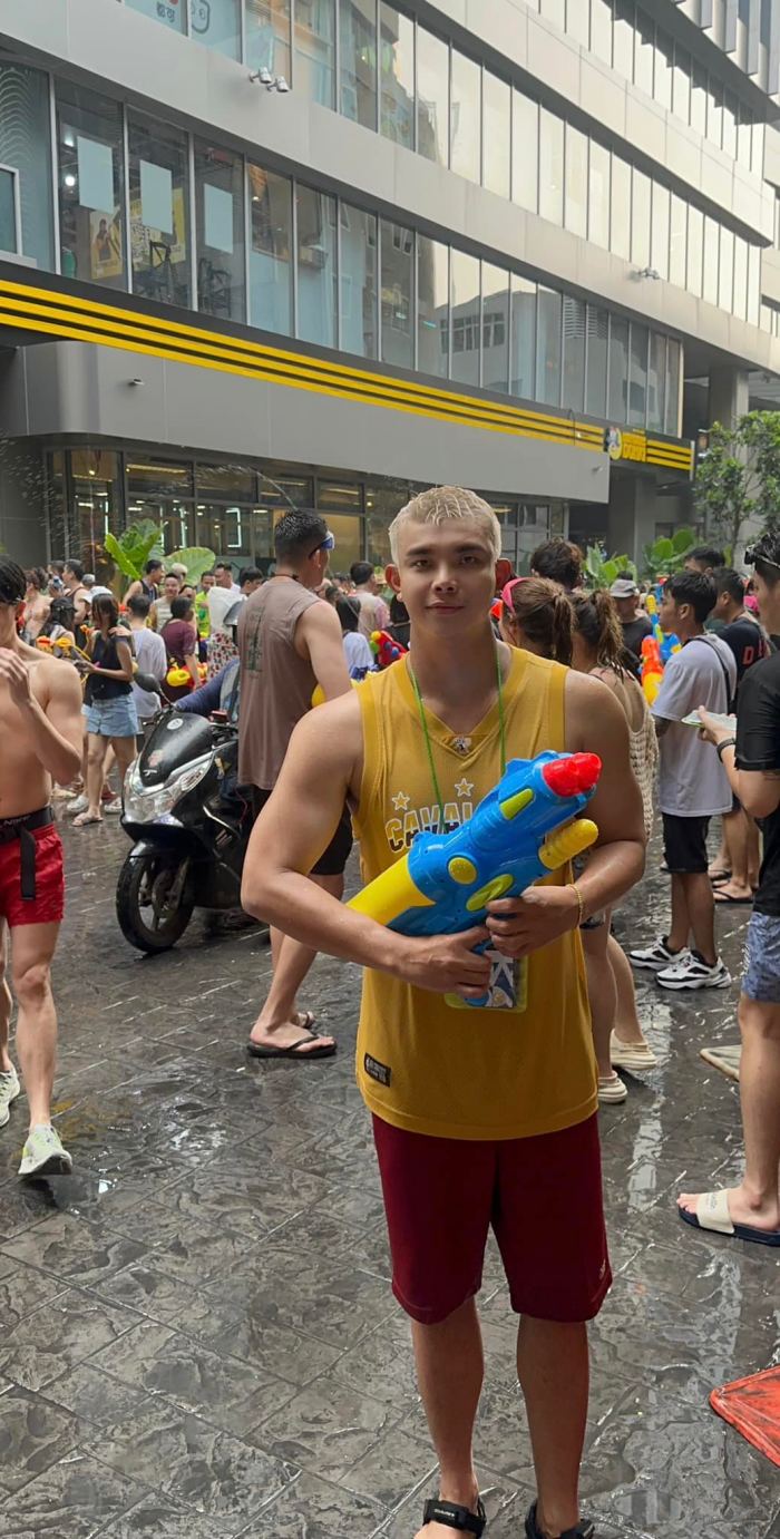 Sao Việt đón Tết té nước Songkran 2023