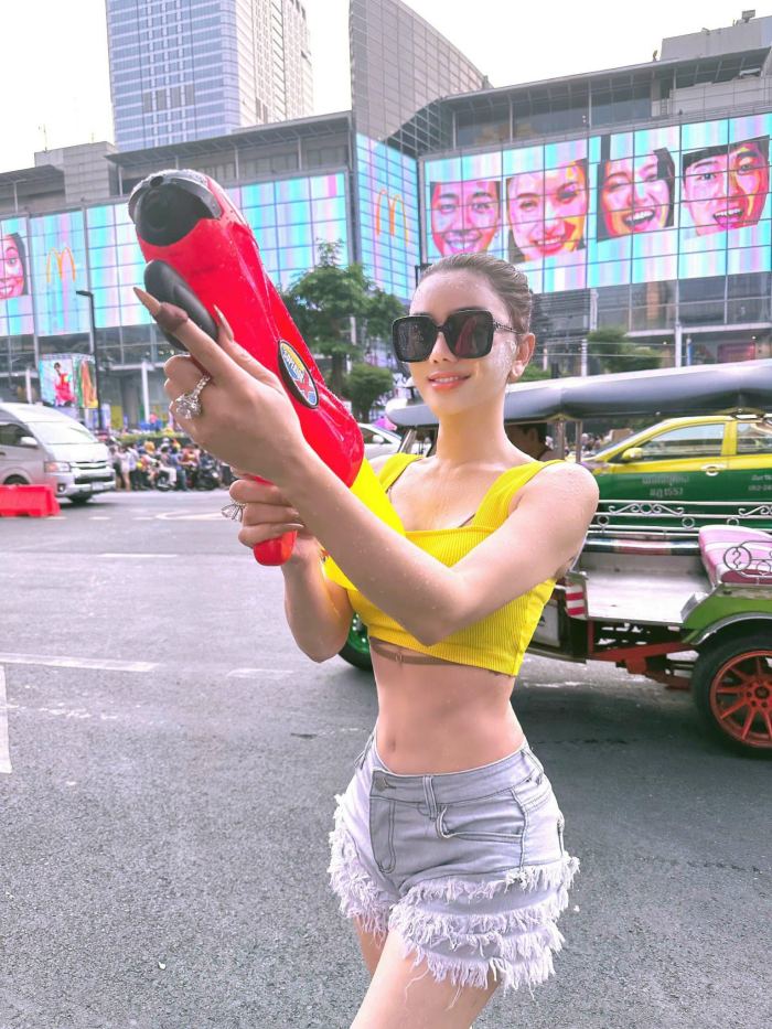 Sao Việt đón Tết té nước Songkran 2023