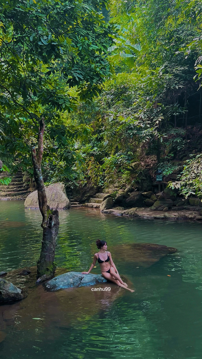 Tha hồ bơi lội tại Khu du lịch sinh thái Thiên Sơn Suối Ngà