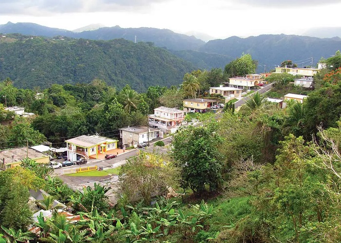 Điểm du lịch nổi tiếng Puerto Rico để du khách trải nghiệm đi bộ đường dài là dãy núi Cordillera Central