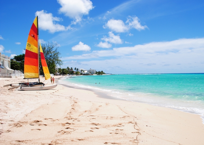 Du lịch Barbados - Du khách đến bãi biển Crane còn có thể tham gia các hoạt động khác nhau